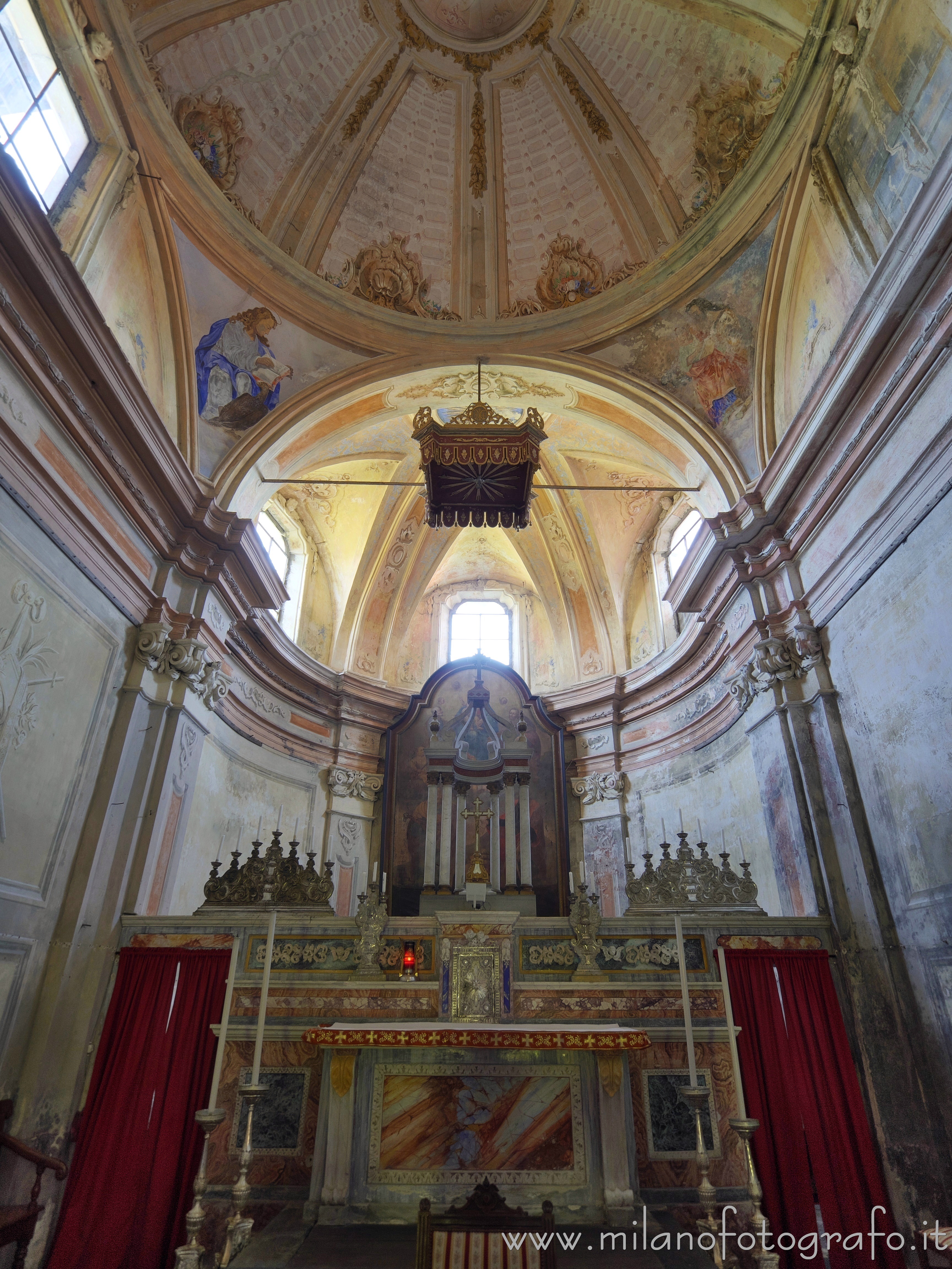 Castelletto Cervo (Biella, Italy) - Altar and choir of the church of the Cluniac Priory of the Saints Peter and Paul - Full resolution picture